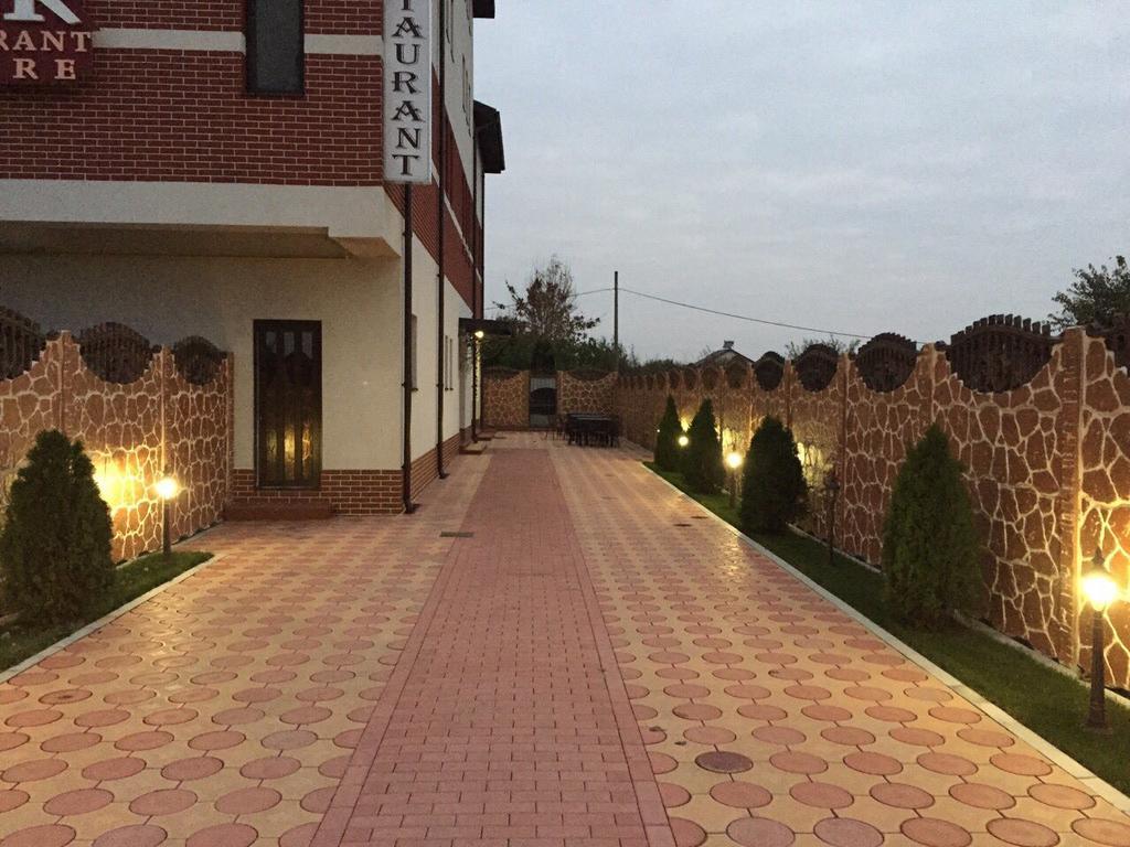 Complex Azar Galaţi Exterior foto